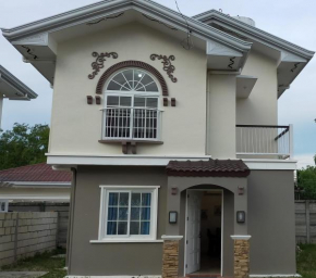 2 bedrooms 2 toilet and bath furnished house in Royal Palms Tres Dauis Bohol